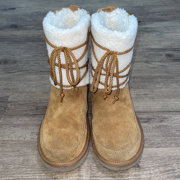 Koolaburra by Ugg Michon Faux Shearling Trimmed Short Boot - Picture 4 of 9